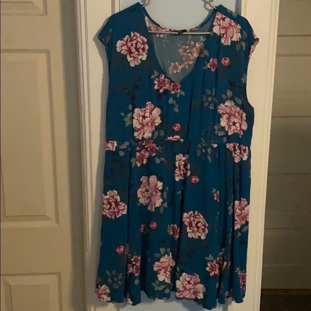 Torrid short sleeve midi dress